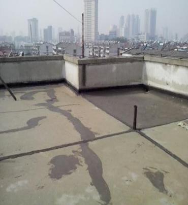 额济纳旗漏水维修 楼顶漏水是什么原因，楼顶漏水维修方法是什么?